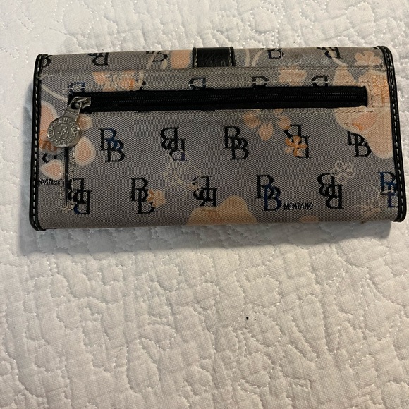 Brentano Gray and Black Floral Wallet - Picture 5 of 7